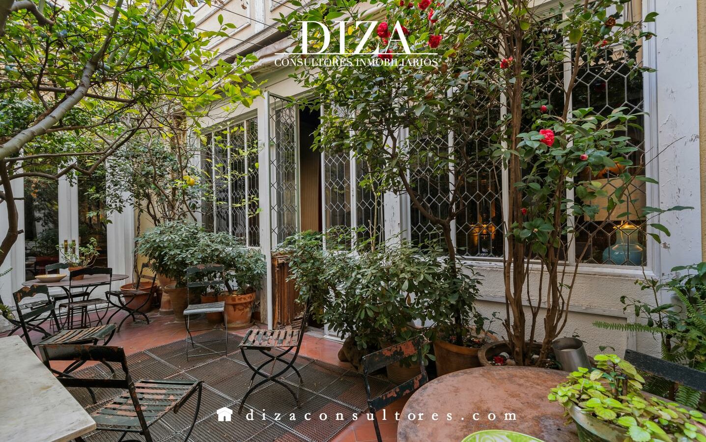 Palace House Of 500 M² In Cortes