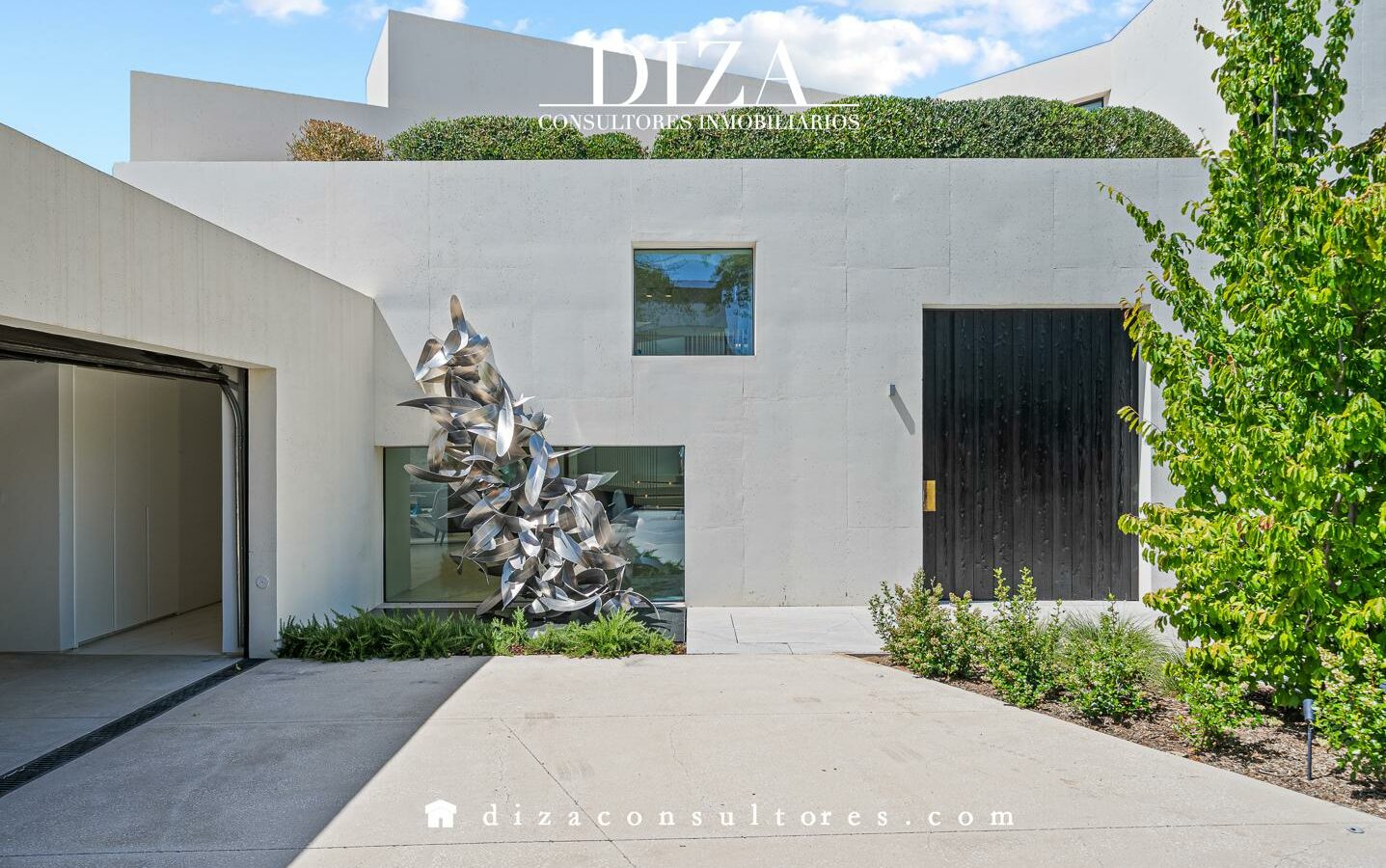 Villa Of 300 M² With Contemporary Design In Somosaguas