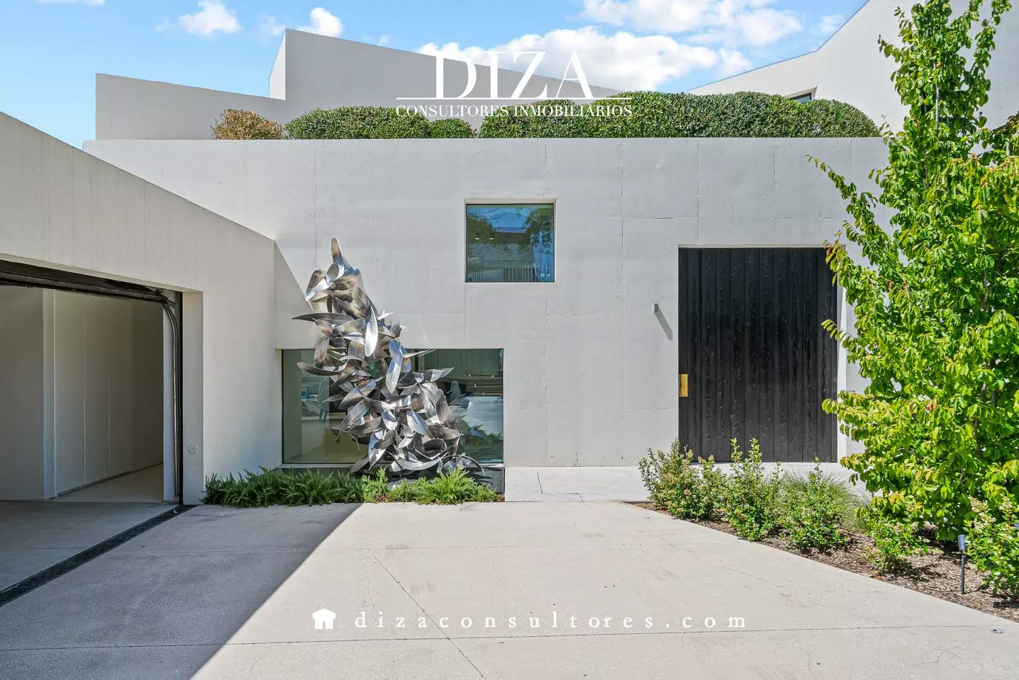 Villa Of 300 M² With Contemporary Design In Somosaguas