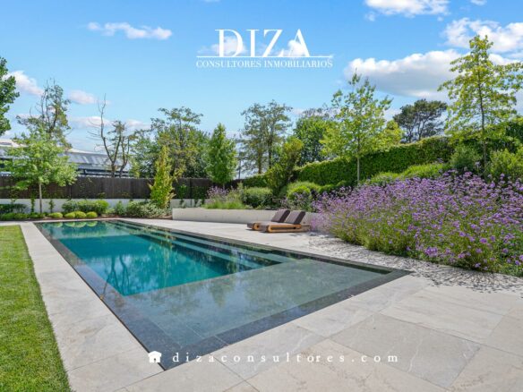 Villa Of 300 M² With Contemporary Design In Somosaguas