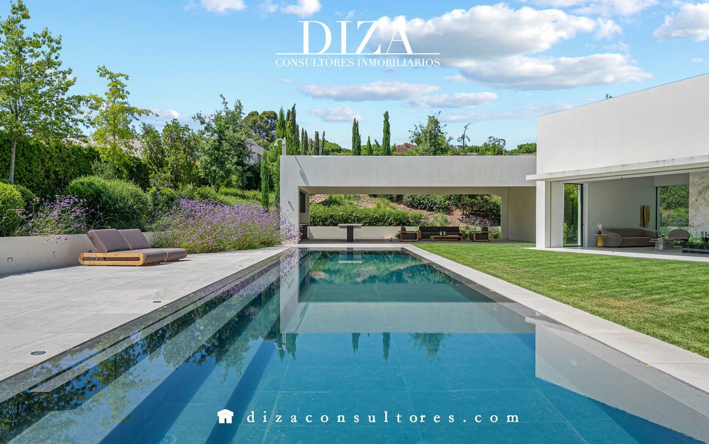 Villa Of 300 M² With Contemporary Design In Somosaguas
