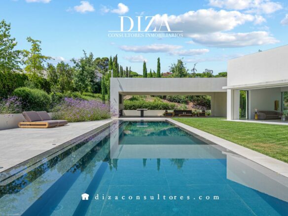 Villa Of 300 M² With Contemporary Design In Somosaguas