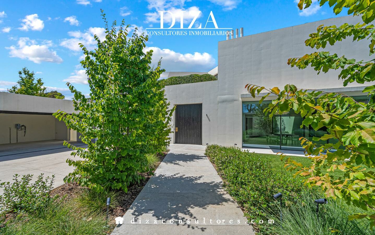 Villa Of 300 M² With Contemporary Design In Somosaguas