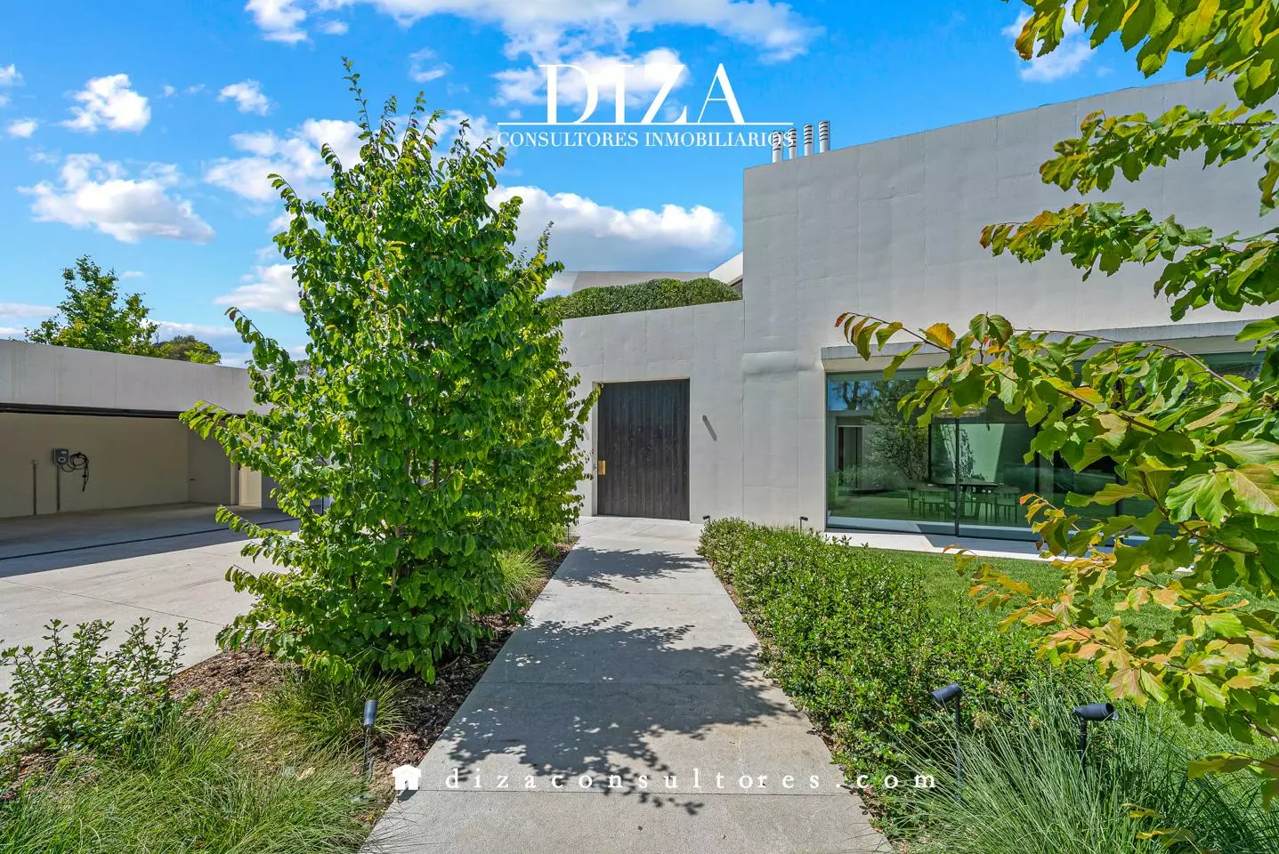 Villa Of 300 M² With Contemporary Design In Somosaguas