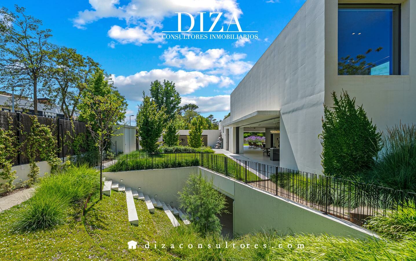 Villa Of 300 M² With Contemporary Design In Somosaguas
