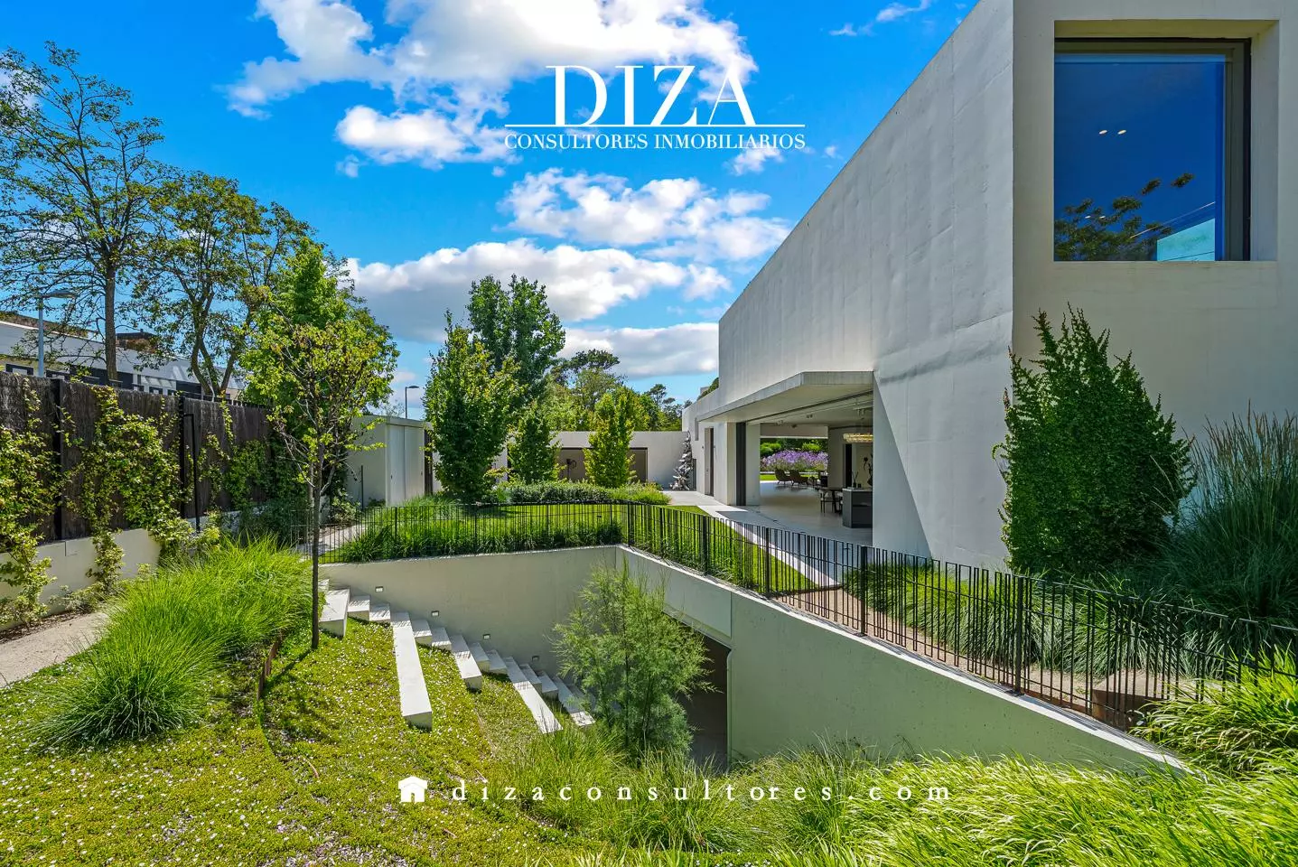 Villa Of 300 M² With Contemporary Design In Somosaguas