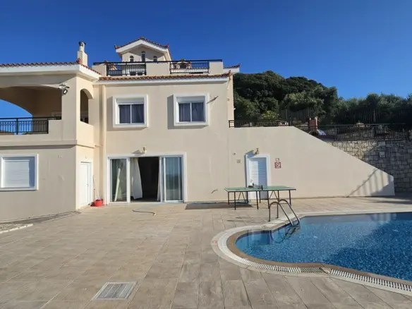 Villa Of 380 M² In Crete