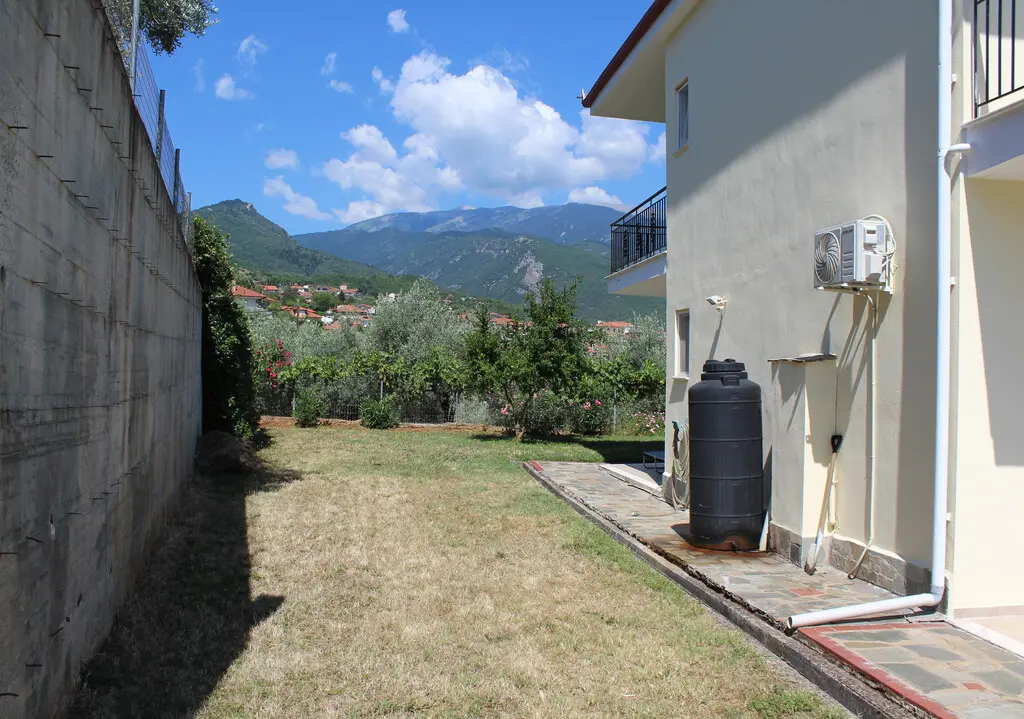 Detached House Of 310 M² In Olympic Coast