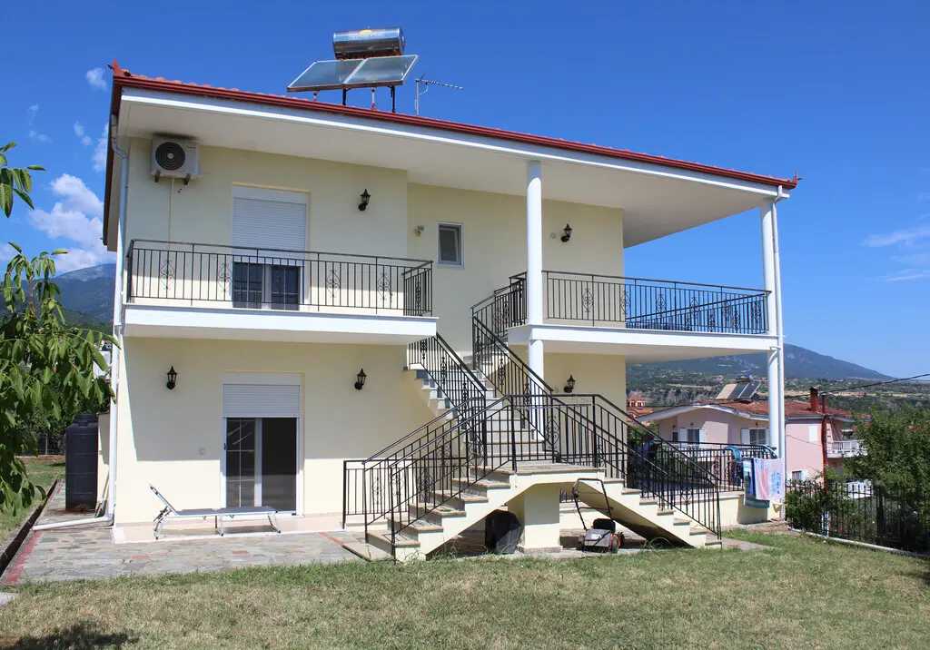 Detached House Of 310 M² In Olympic Coast