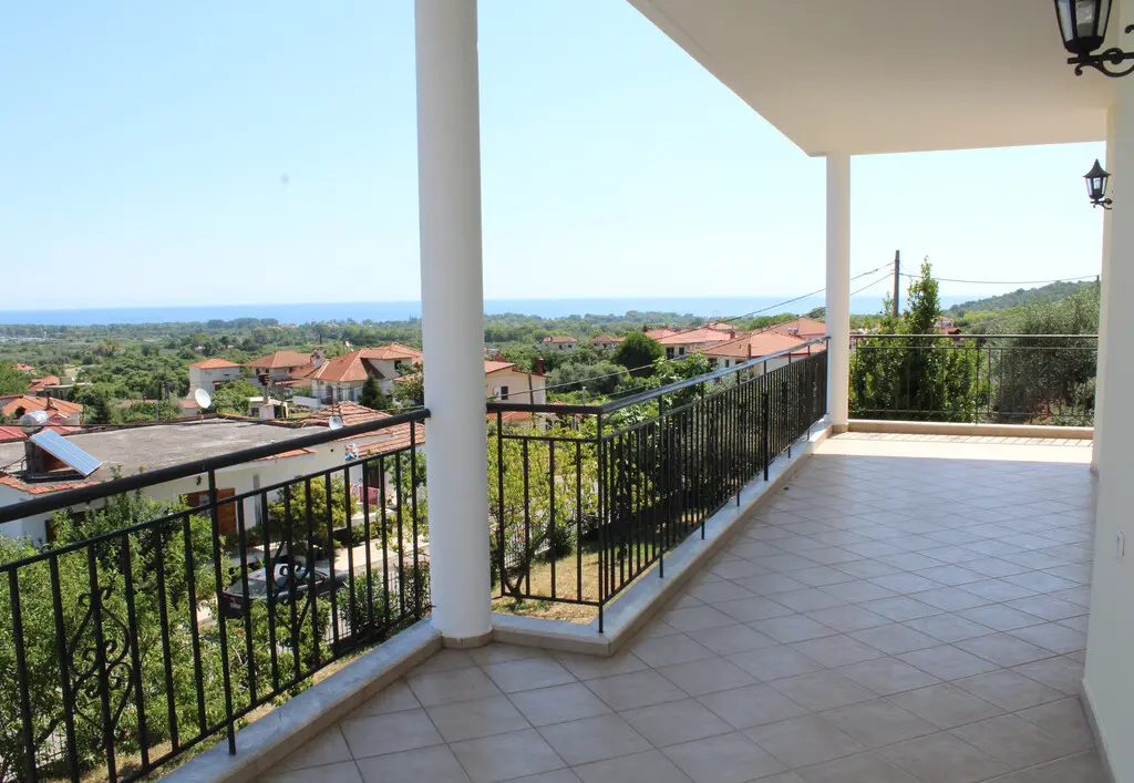 Detached House Of 310 M² In Olympic Coast