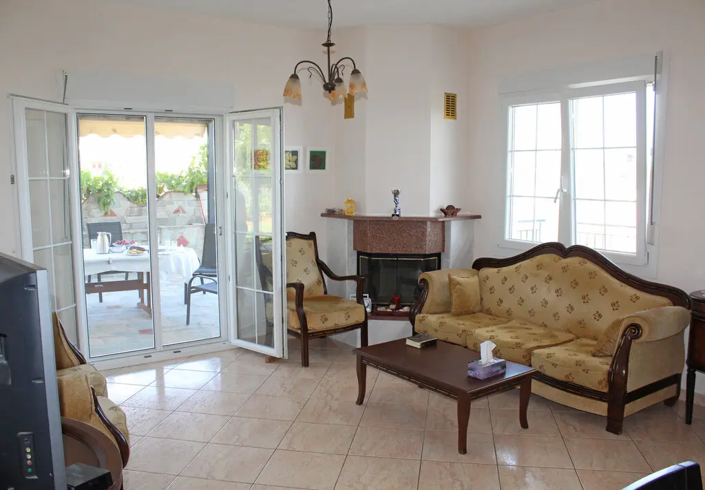 Detached House Of 310 M² In Olympic Coast