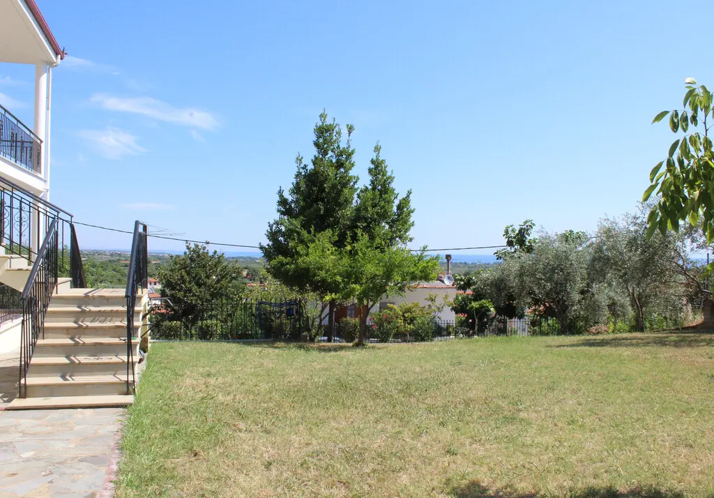 Detached House Of 310 M² In Olympic Coast