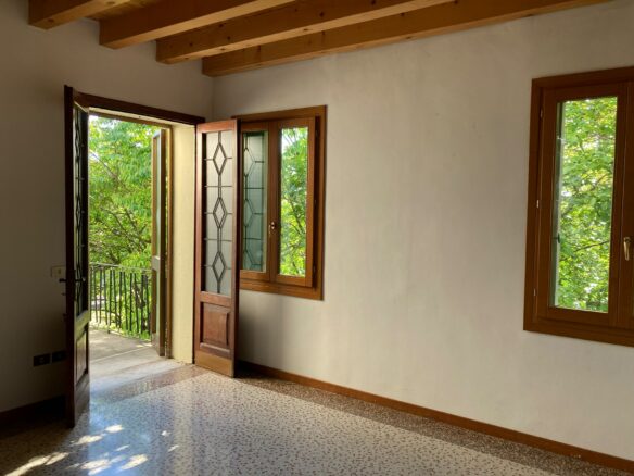 Villa Of 300 M² With Garden In Pieve Del Grappa
