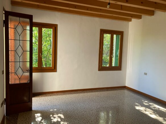 Villa Of 300 M² With Garden In Pieve Del Grappa