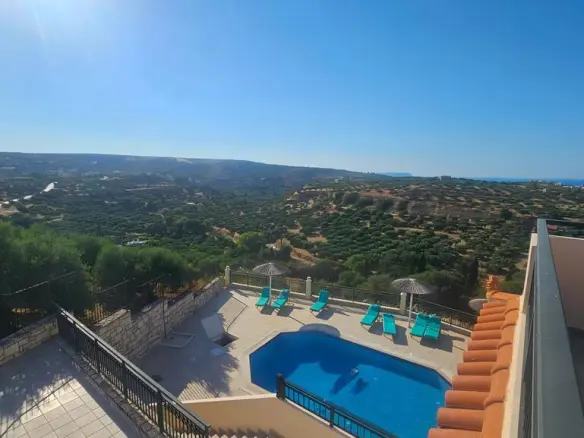 4-bedroom Villa In Gouves, Greece (380 M²)