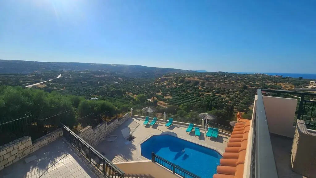 Villa Of 380 M² In Crete