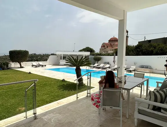 4-bedroom Villa In Sikiona, Greece (190 M²)