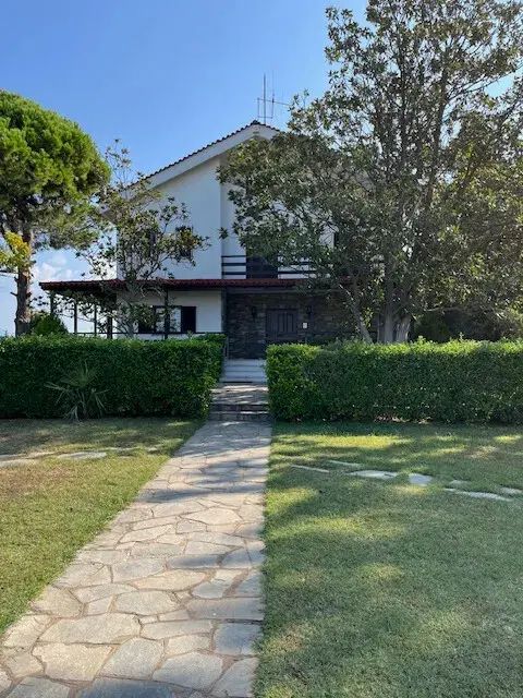 Villa Of 450 M² In The Suburbs Of Thessaloniki