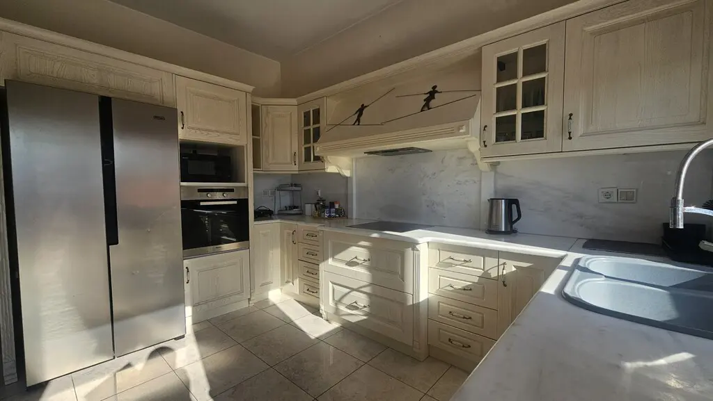 Villa Of 380 M² In Crete