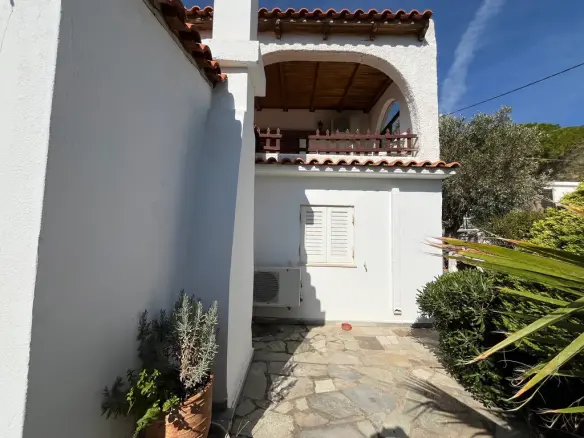 3-bedroom Detached House In Keratea, Greece (110 M²)