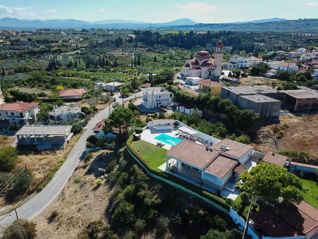 Villa Of 190 M² In Peloponnese