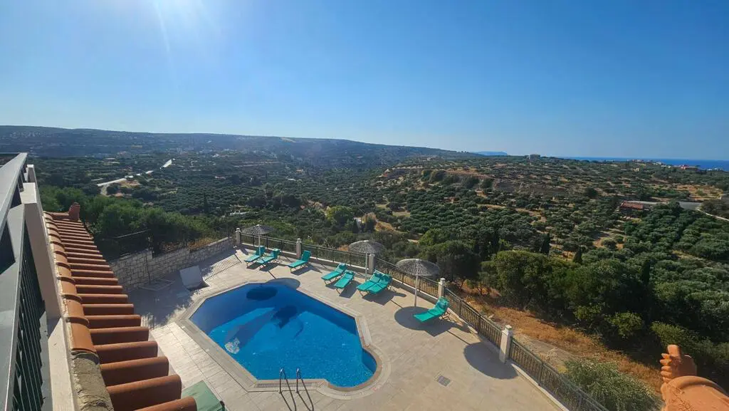 Villa Of 380 M² In Crete