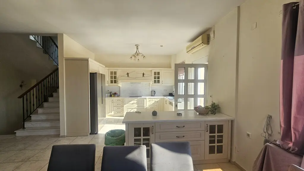 Villa Of 380 M² In Crete