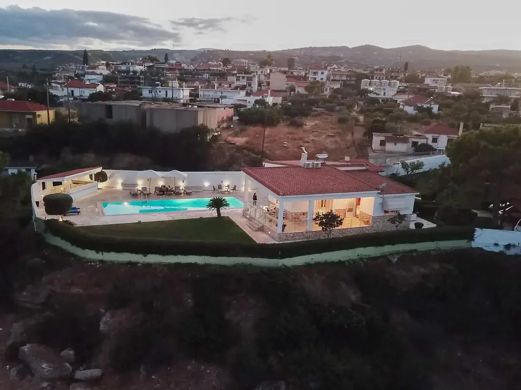 Villa Of 190 M² In Peloponnese