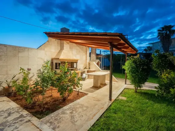 4-bedroom Villa In Sikiona, Greece (190 M²)