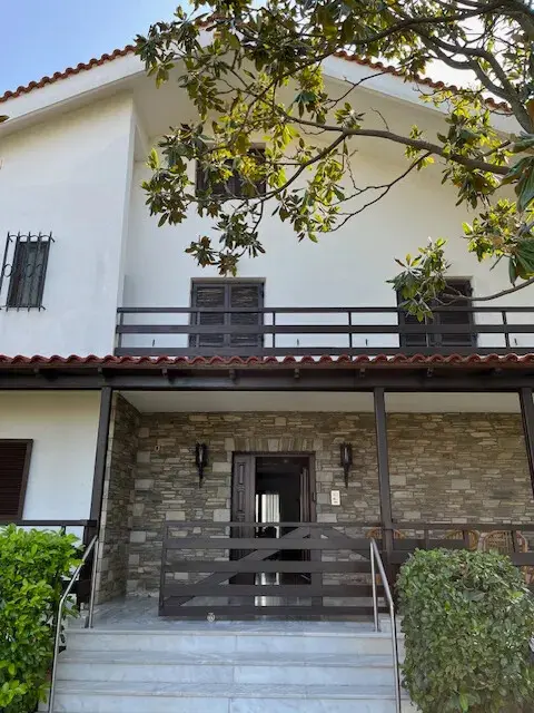 Villa Of 450 M² In The Suburbs Of Thessaloniki