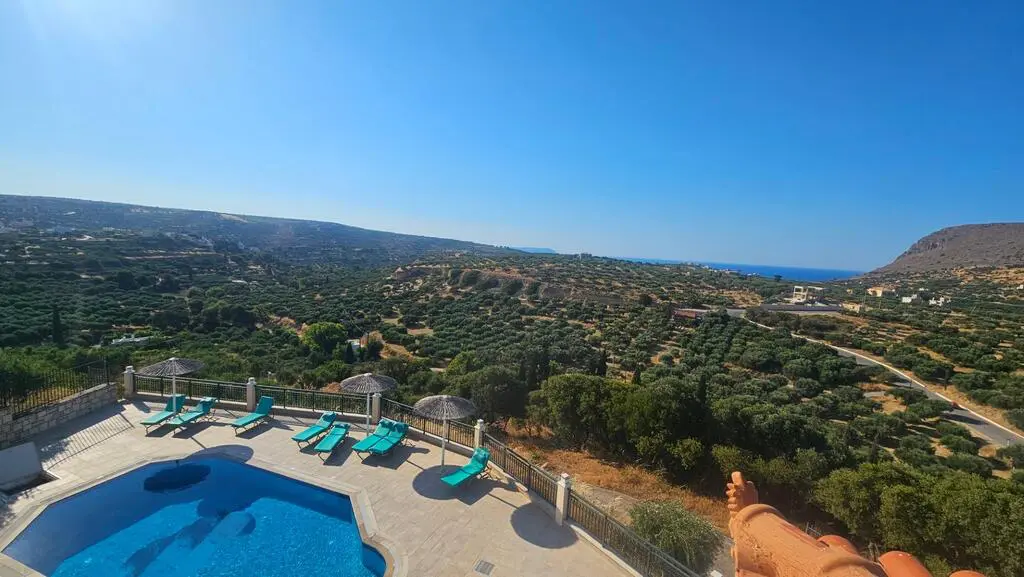 Villa Of 380 M² In Crete