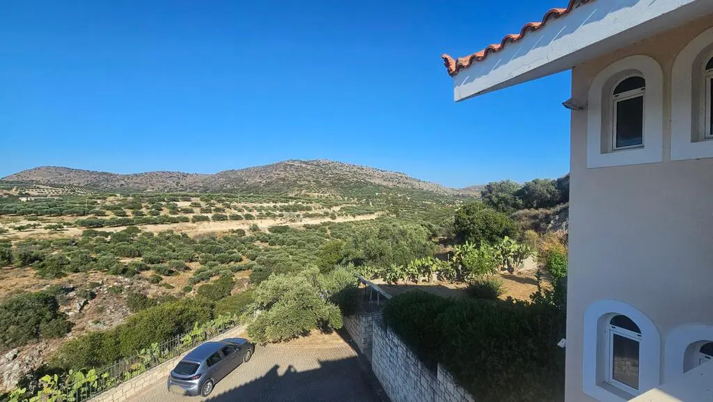 Villa Of 380 M² In Crete