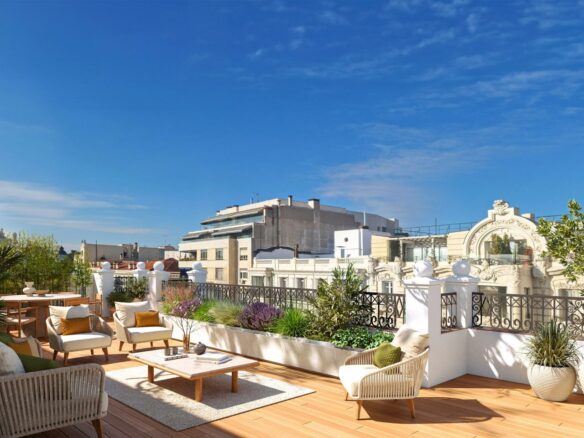 Duplex Of 60 M² With Terrace In Almagro