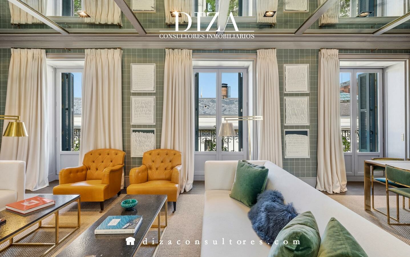 Apartment Of 100 M² With Renovated Features In Jerónimos