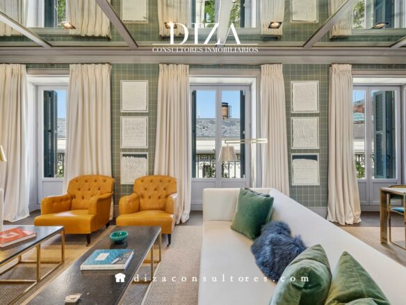 Apartment Of 100 M² With Renovated Features In Jerónimos
