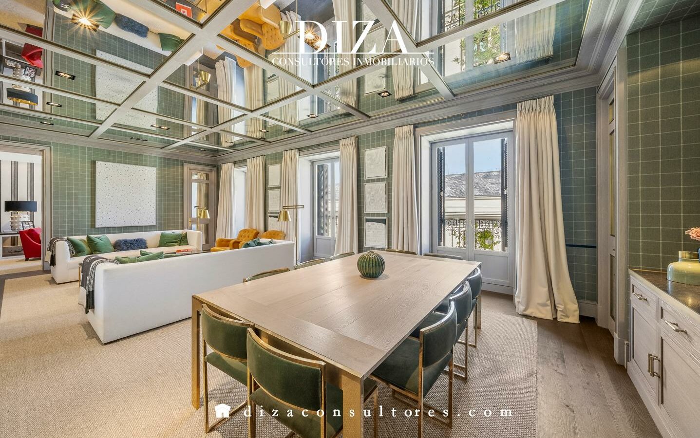 Apartment Of 100 M² With Renovated Features In Jerónimos