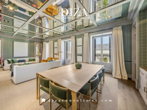Apartment Of 100 M² With Renovated Features In Jerónimos