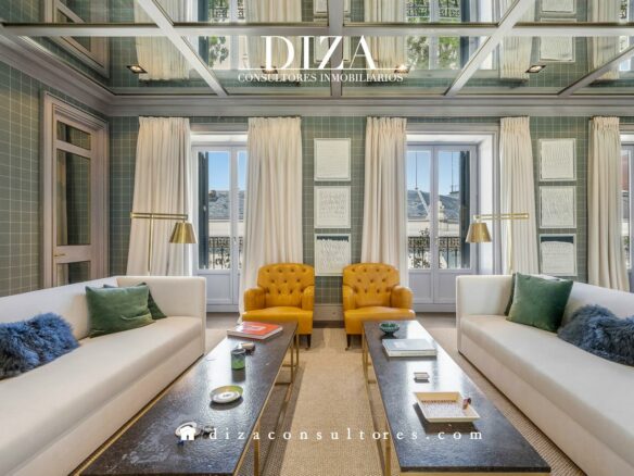 Apartment Of 100 M² With Renovated Features In Jerónimos