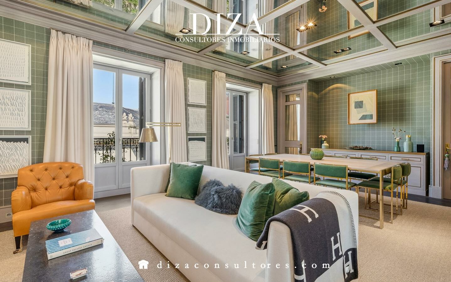 Apartment Of 100 M² With Renovated Features In Jerónimos