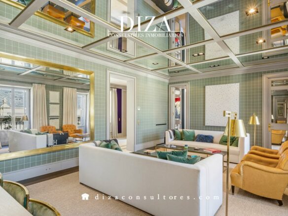 Apartment Of 100 M² With Renovated Features In Jerónimos