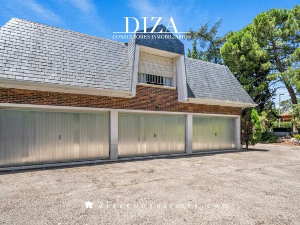 Villa Of 500 M² With Exclusivity In Somosaguas