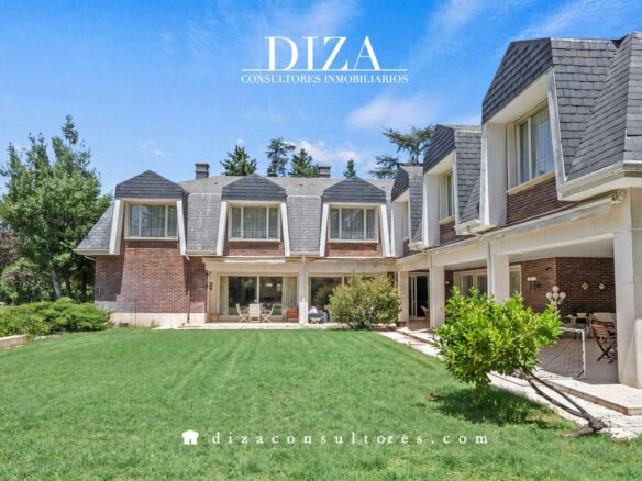 Villa Of 500 M² With Exclusivity In Somosaguas