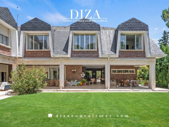 Villa Of 500 M² With Exclusivity In Somosaguas