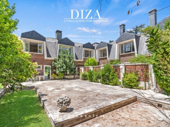 Villa Of 500 M² With Exclusivity In Somosaguas