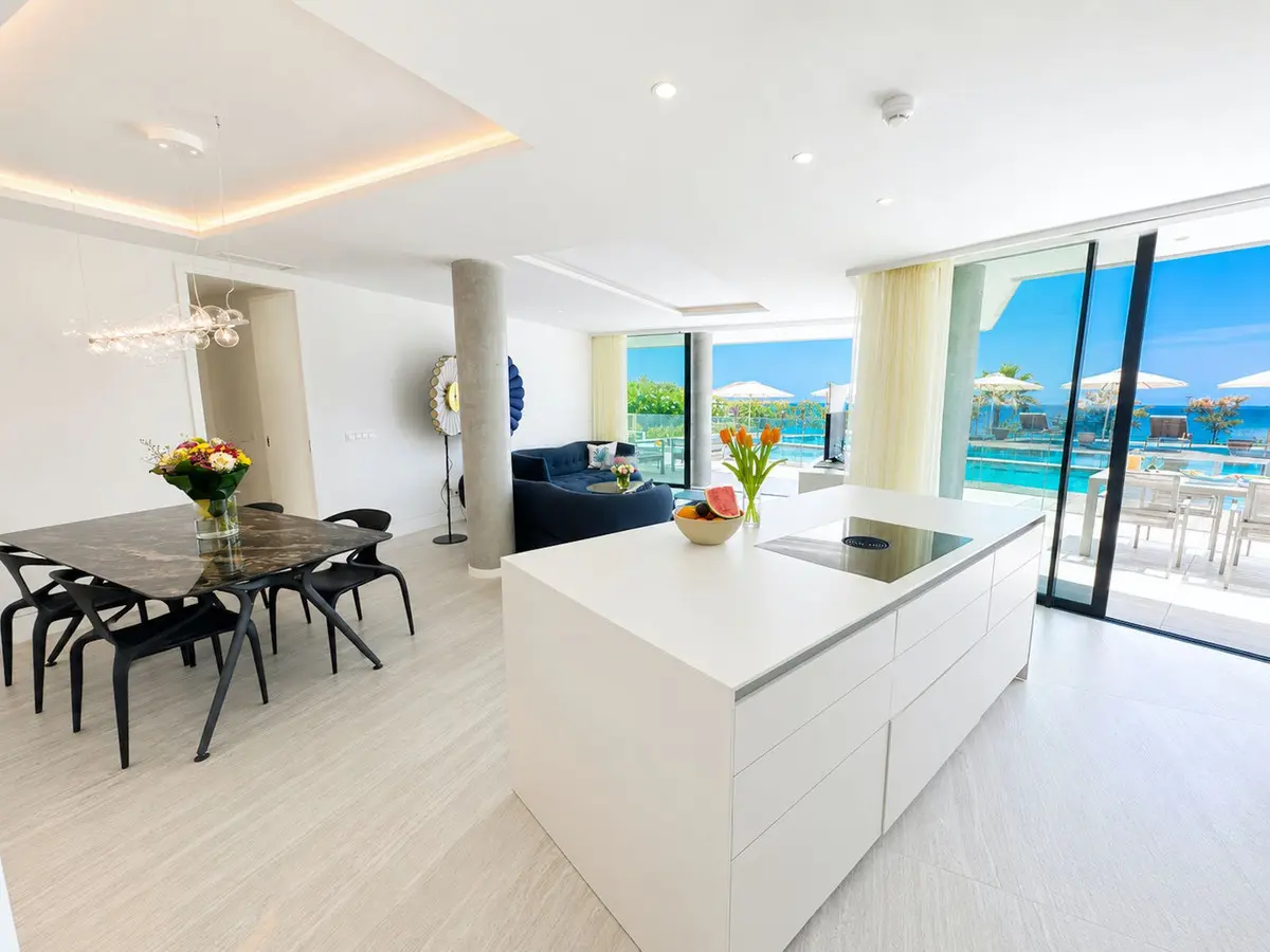 Ground Floor Apartment Of 120 M² With Balcony In Estepona, Spain