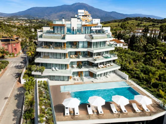 Ground Floor Apartment Of 120 M² With Balcony In Estepona, Spain