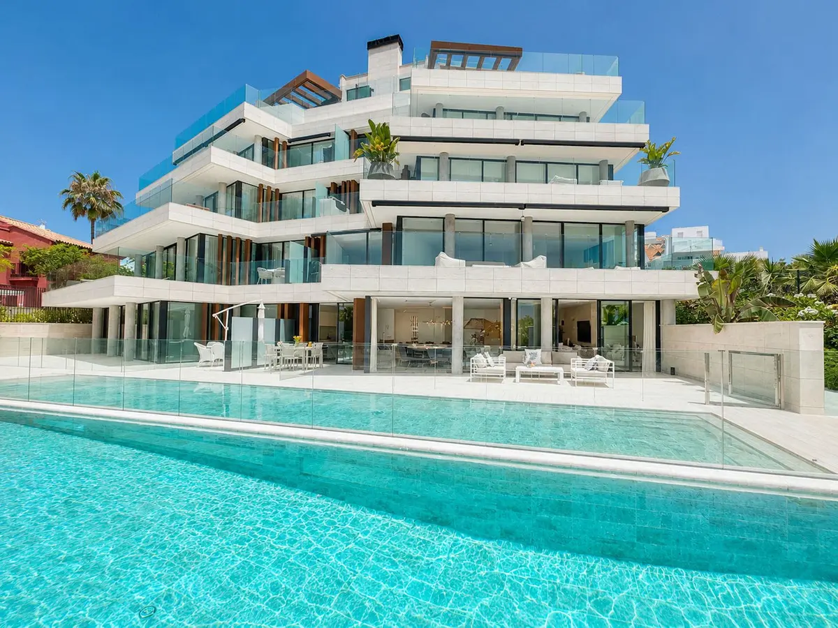 Ground Floor Apartment Of 120 M² With Balcony In Estepona, Spain
