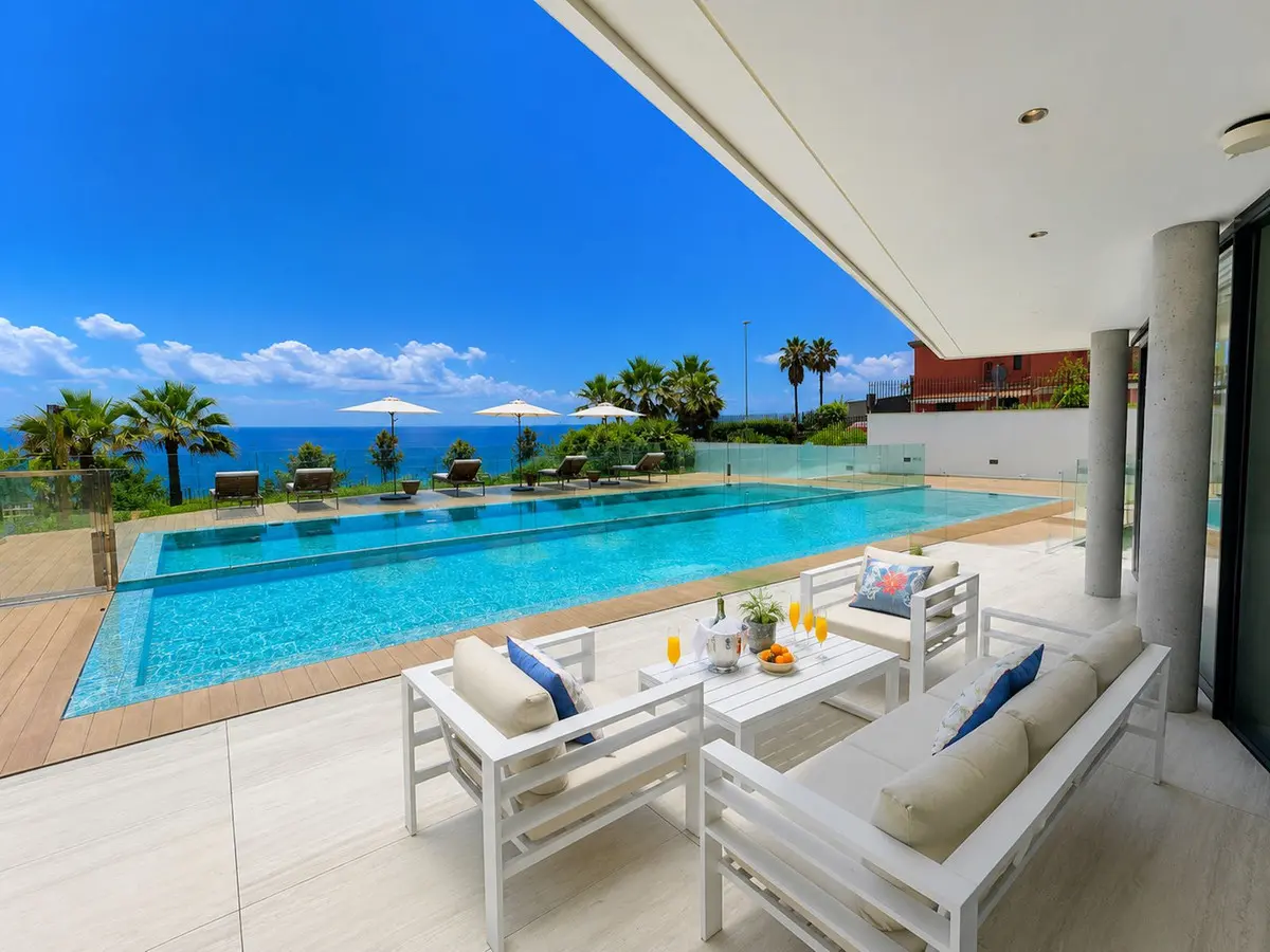 Ground Floor Apartment Of 120 M² With Balcony In Estepona, Spain