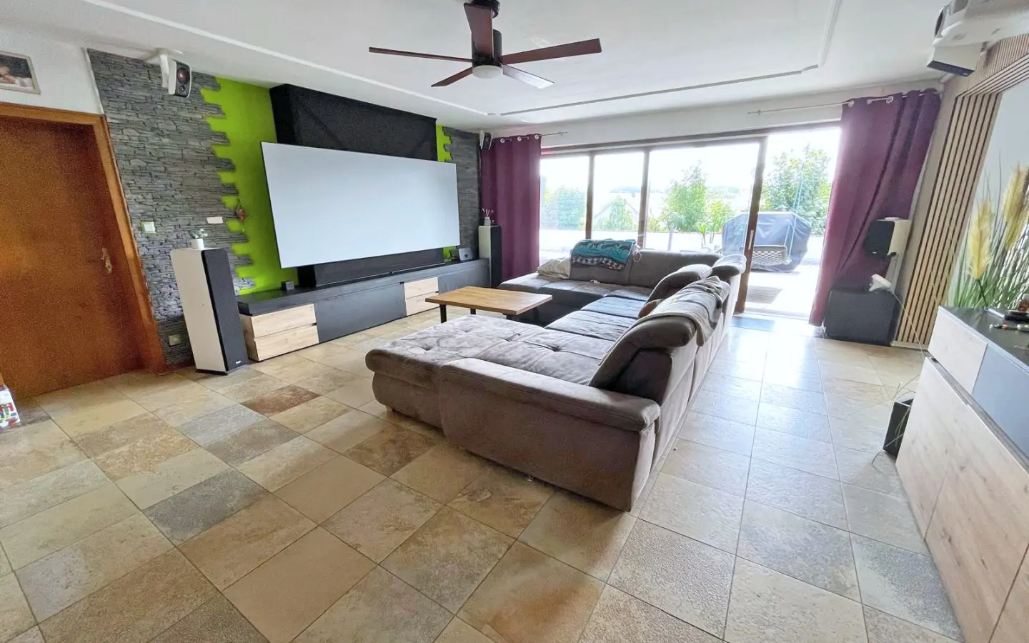 Apartment Of 330 M² In Hosenfeld