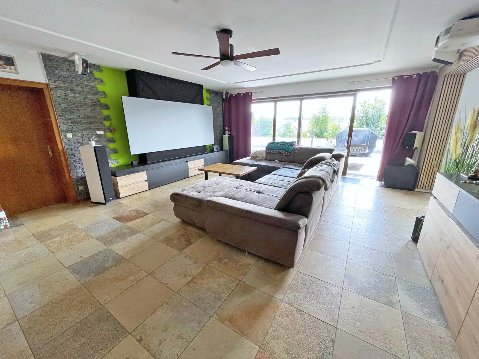 Apartment Of 330 M² In Hosenfeld